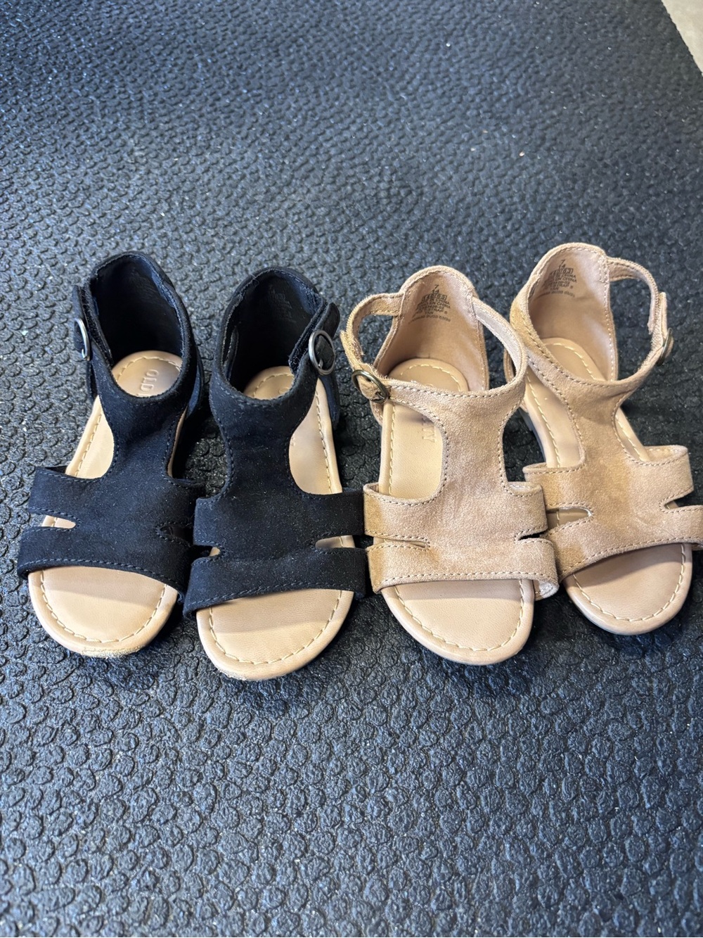 Old Navy Girls Dual Sandals in Black and Tan